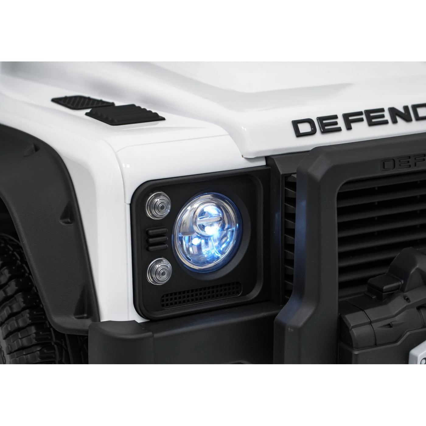 LAND ROVER DEFENDER 110 SVX WHITE 24V