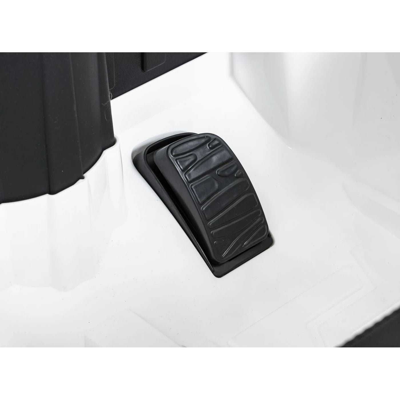 LAND ROVER DEFENDER 110 SVX WHITE 24V