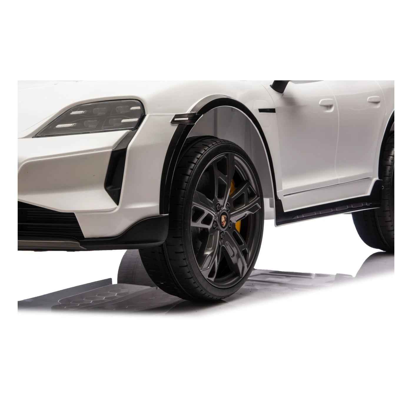 PORSCHE TAYCAN TURBO S WHITE 24v