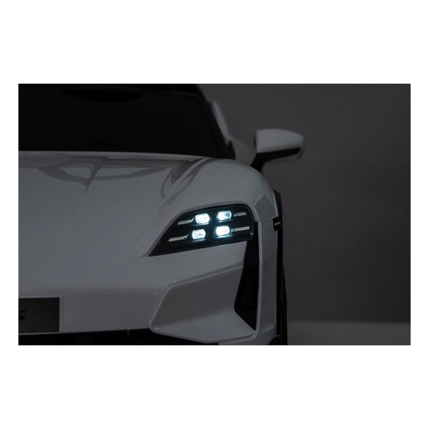 PORSCHE TAYCAN TURBO S WHITE 24v